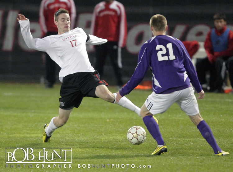Bradley Braves Bryan Gaul battles Leathernecks Kooten Johnson